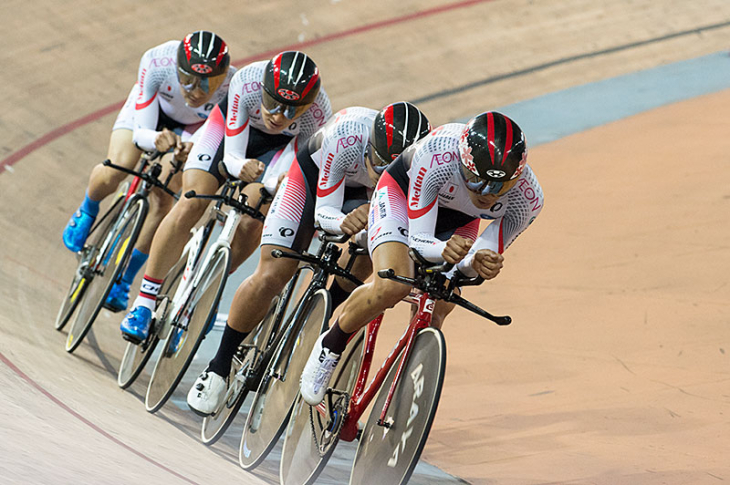 エリート男子チームパーシュート　安定した隊列を組む倉林、近谷、新村、原田の4選手