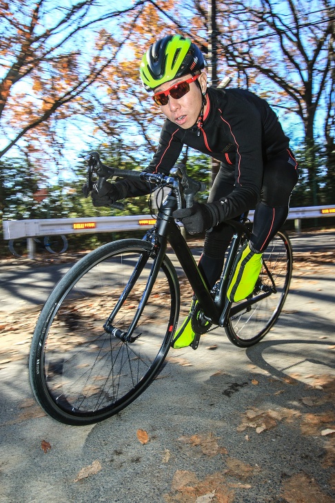 「快適性と反応性とを上手く両立させたレーシングバイク」遠藤健太（サイクルワークス Fin’s）