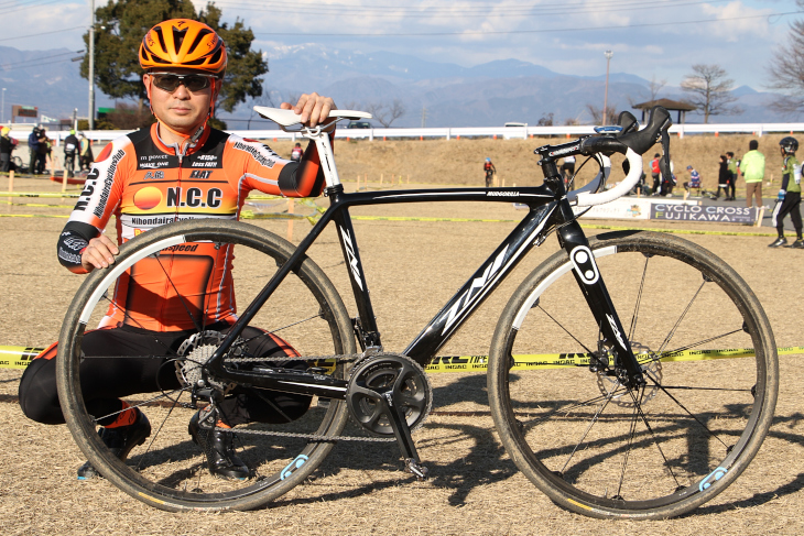 穴井和弘さん(NCCニホンダイラサイクリングクラブ)のTNI MUD GORILLA