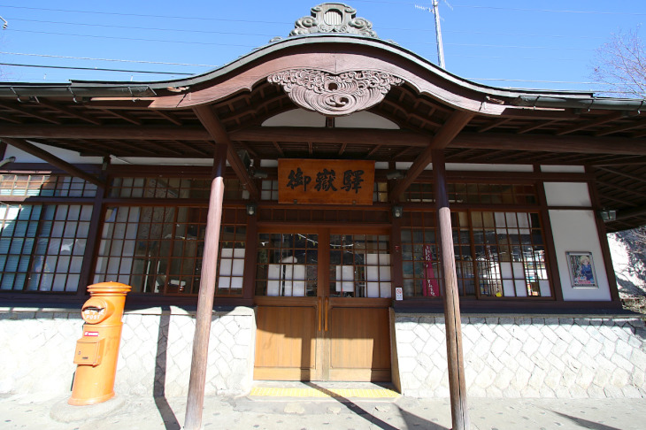 登山者に有名なJR御嶽駅です。