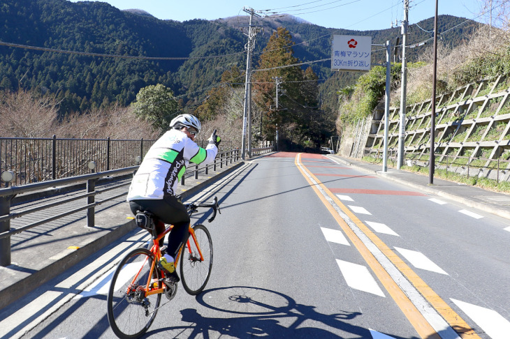 青梅マラソン30km折り返しの看板がありました。