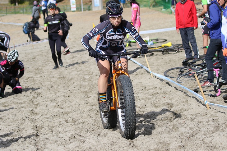 ファットバイクは砂浜では圧倒的に有利だ