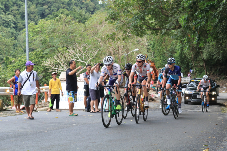 第4ステージ　レース後半の2級山岳で先頭を引き続けるジャイ・クロフォード（オーストラリア、キナンサイクリングチーム）