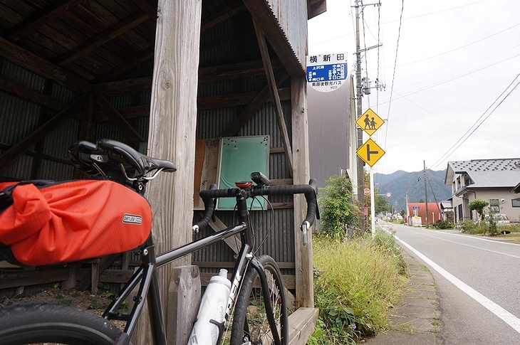 またもシブいバス停発見で止まってしまい、なかなか進めません(泣)