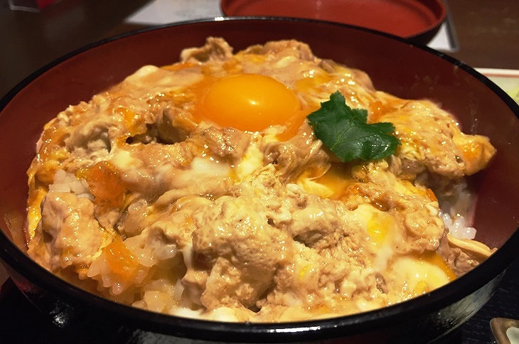 究極の親子丼の名に恥じない、魚沼産コシヒカリ+比内地鶏の肉&卵の組み合わせ