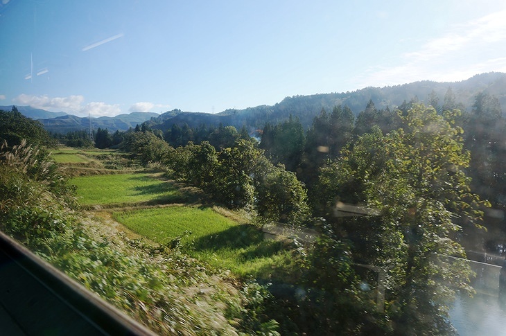 ローカル線から眺める日本の景色は本当美しい！ぜひ乗ってみて欲しいです
