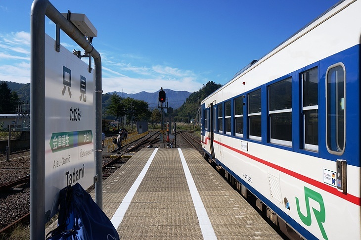 線路は続いていますが今はここが終着駅。列車はここで引き返して行きます