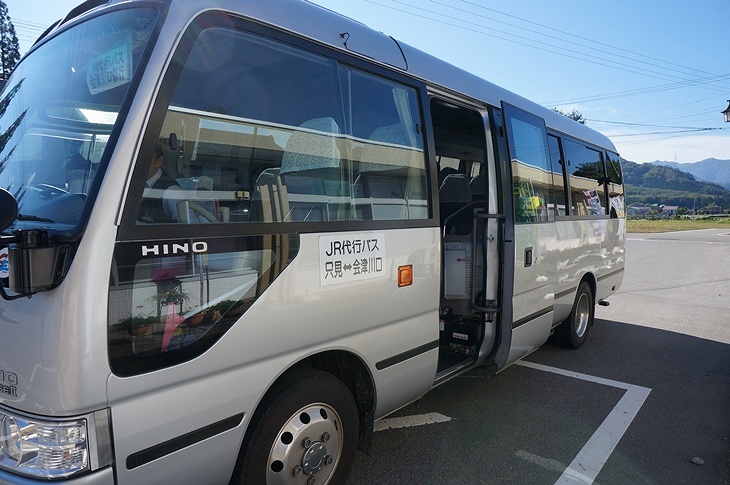 接続する代行バスは言えば輪行で自転車も乗せてくれます(以前経験あり)