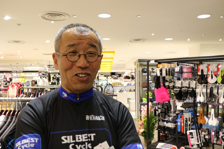 ロードバイク講座を開いたシルベストサイクル統括店長の山崎さん