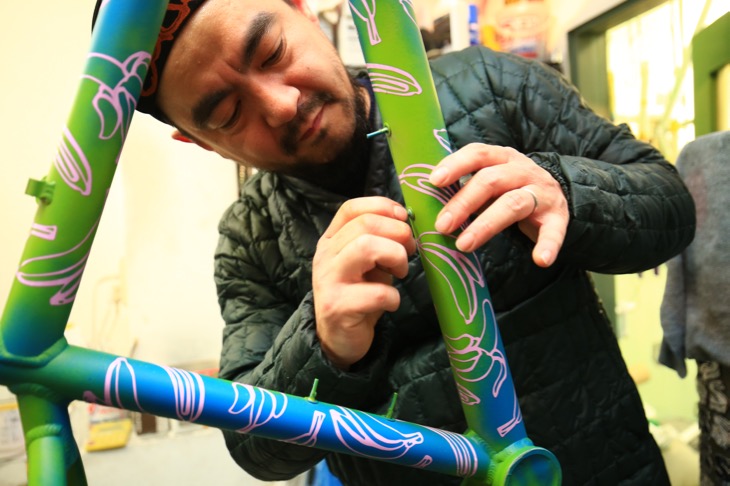 「DIYペイントを身近にしてくれるSpray.Bikeはすごく良い製品。そもそもペイントって楽しい作業ですから、誰でも気軽にできるのは良い」とSwamp thingsの沼田さん