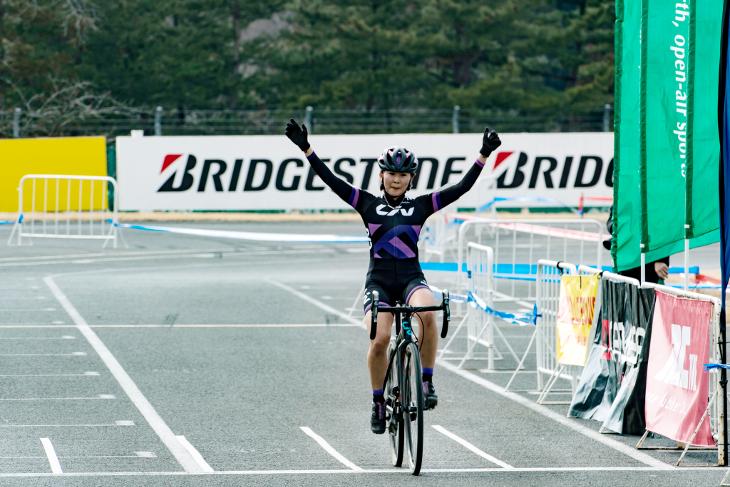 CL1独走勝利を決める武田和佳(Liv)