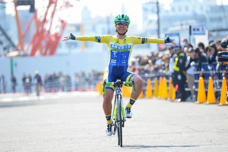 女子　残り3周を単独で逃げ切った中井彩子（鹿屋体育大学）が優勝