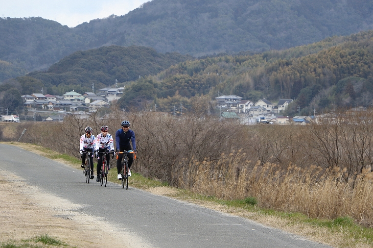 京都や大阪、奈良のサイクリストがこのエリアへとアプローチするのに便利な木津川サイクリングロード
