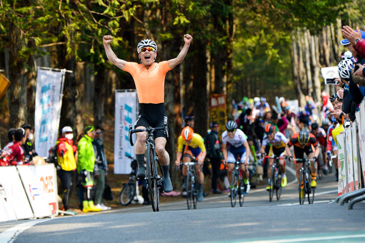 E-1 福田圭晃(横浜高校自転車競技部)が優勝