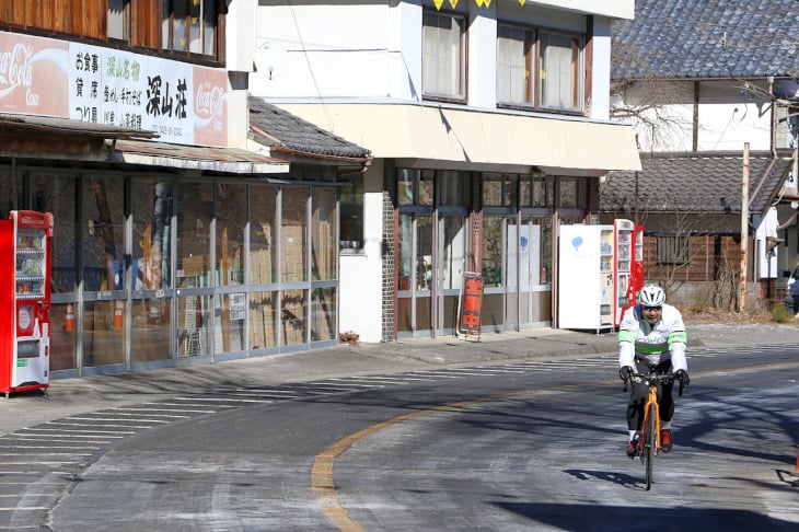 橋の袂にある名店はあっさりスルーされました。