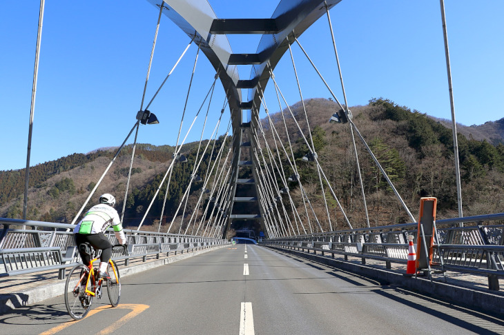 美しい景観を誇る”三頭橋”。こちらは昭和44年竣工の48歳。