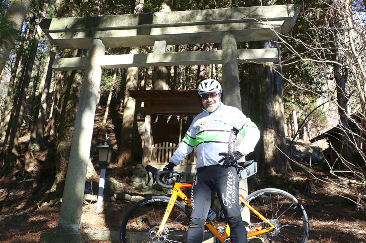 ”白髭神社”と”くだりのカヤ”だそうです。