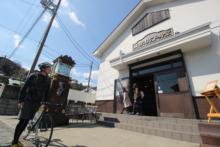 長谷寺門前には1000種類以上のオルゴールが揃えられた専門店「鎌倉オルゴール堂」が佇む