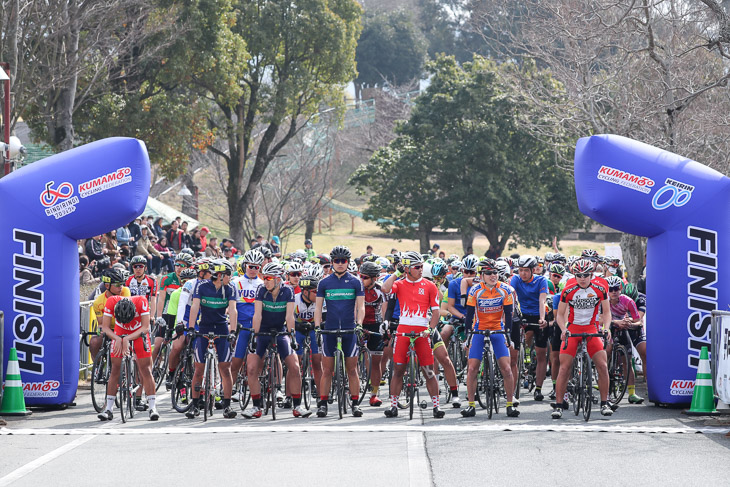 今年3月の高校選抜も中止されている（写真は2017年の高校選抜ロードレース）