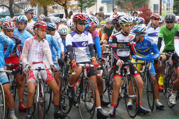 高校時代は作新学院自転車競技部で走る。ロードレースは他の部員より走れている方だった