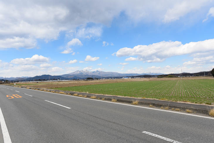 コース中盤は開けた平坦地が続く