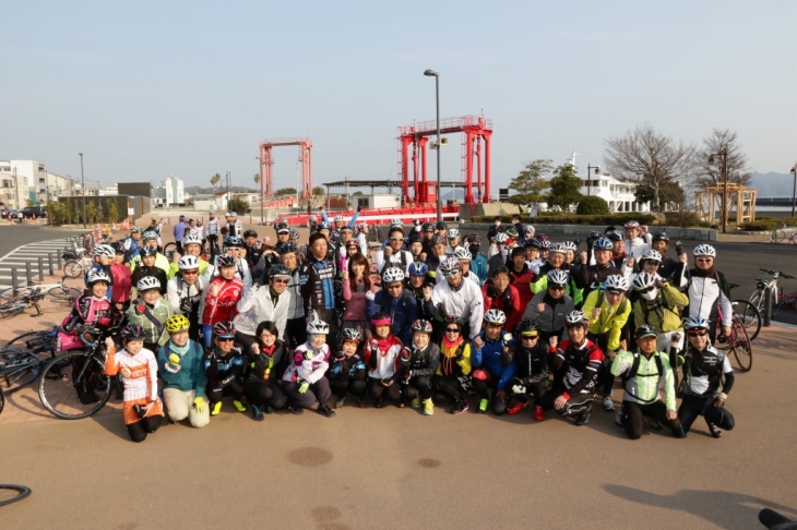 全員集合で記念撮影。レッツサイクリング!