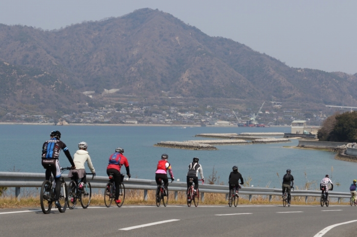 海に向かって進んでいきます