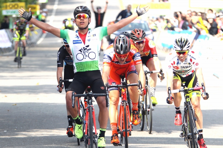 エドウィン・アヴィラ（コロンビア、チームイルミネート）がステージ2勝目を飾った
