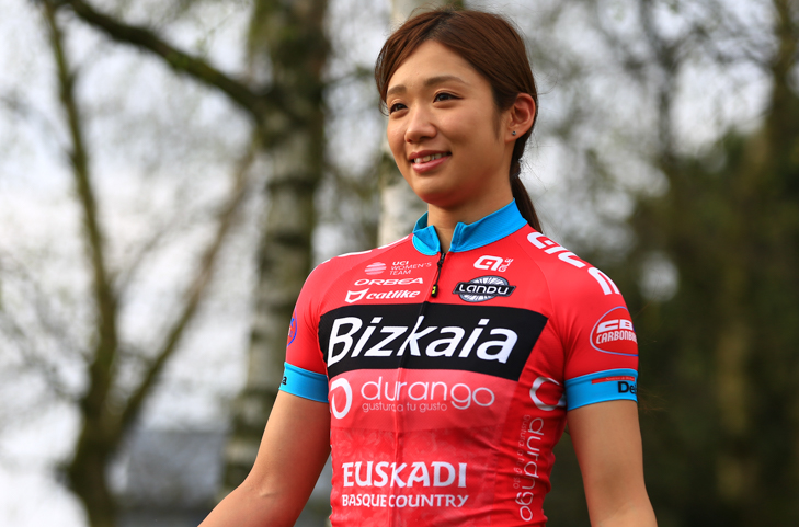 鮮やかなピンクのジャージに身を包んだ吉川美穂(ビスカヤ・ドゥランゴ)