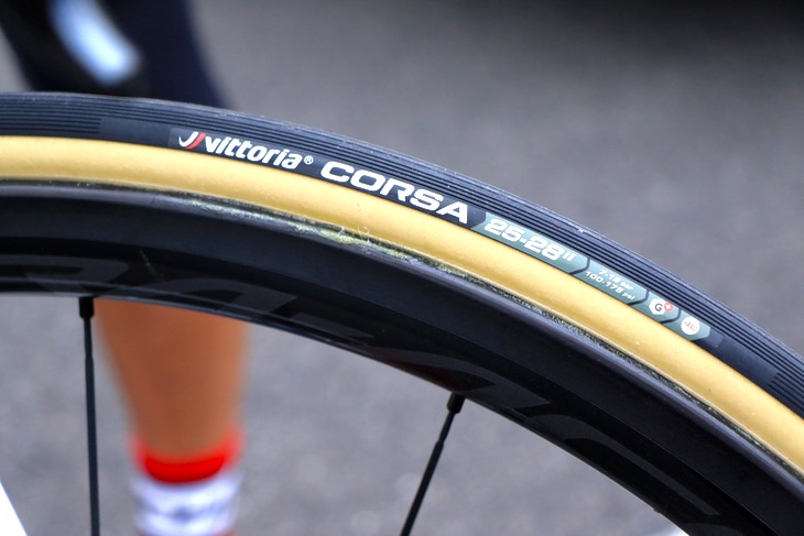 タイヤはヴィットリアのCORSA(25c)