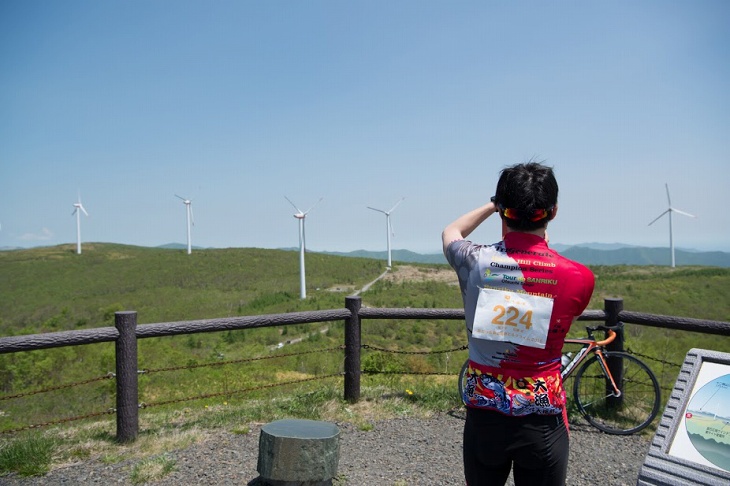新山高原地帯一帯は別名ウインドファームと呼ばれ風車が多数立っている