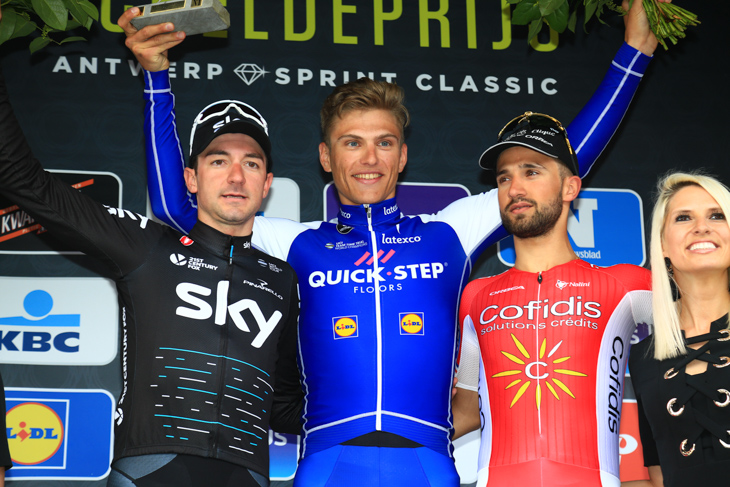優勝したマルセル・キッテル(クイックステップフロアーズ)、2位エリア・ヴィヴィアーニ、3位ナセル・ブアニ