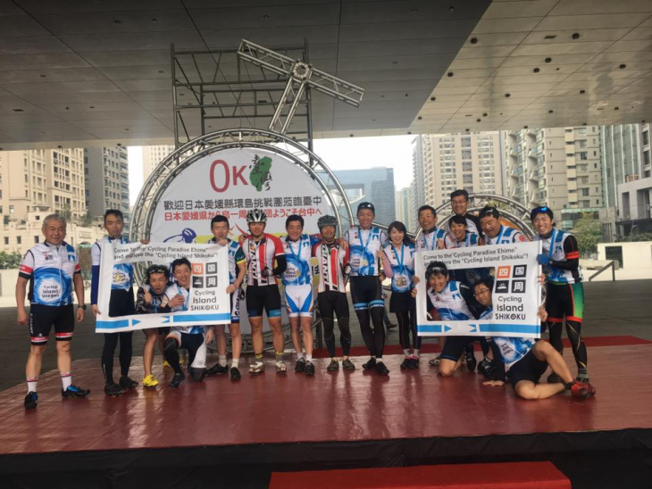 台湾一周900kmに挑戦した中村時広愛媛県知事率いる四国一周サイクリングPR隊