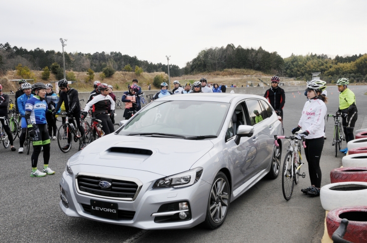 自動車メーカー・スバルのイベントらしく、実車を使ってドライバーからの死角に関する説明も行われた