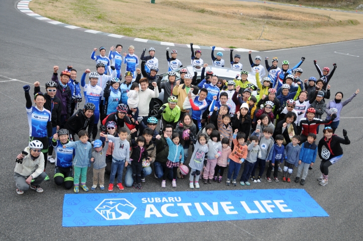 スバルが主催する第3回スポーツ自転車教室には、東海・関西エリアからおよそ60人のホビーサイクリストと30組の親子が参加した
