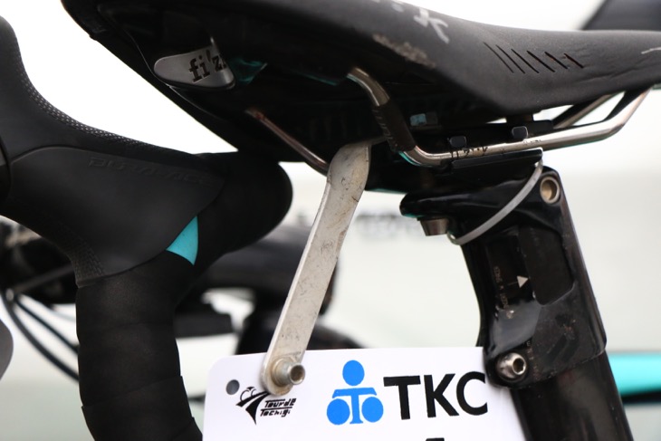(番外編)HKSIプロサイクリングチームは非常に長いステーとISPクランプのダブル留め