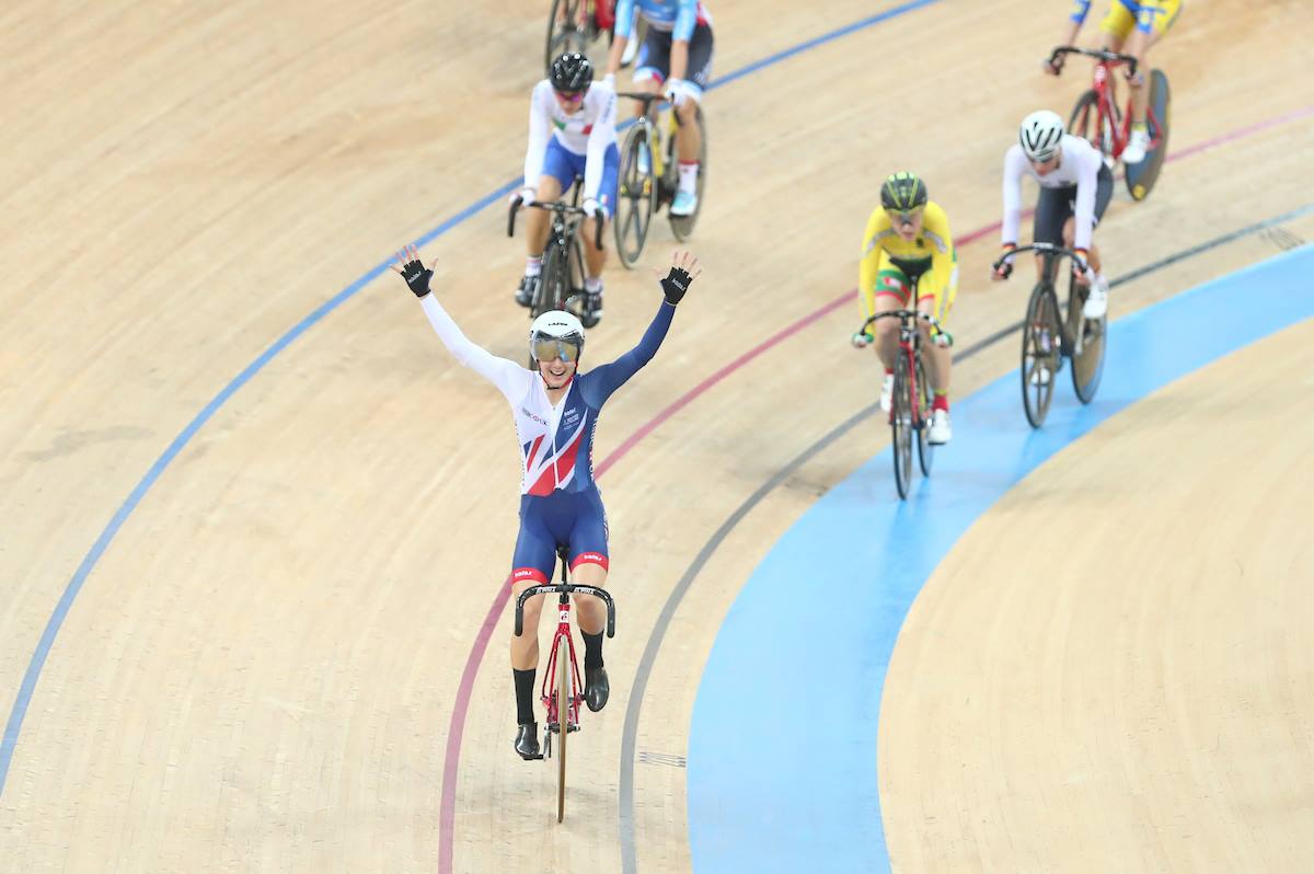 女子ポイントレースで優勝したエリノア・バーカー(イギリス)