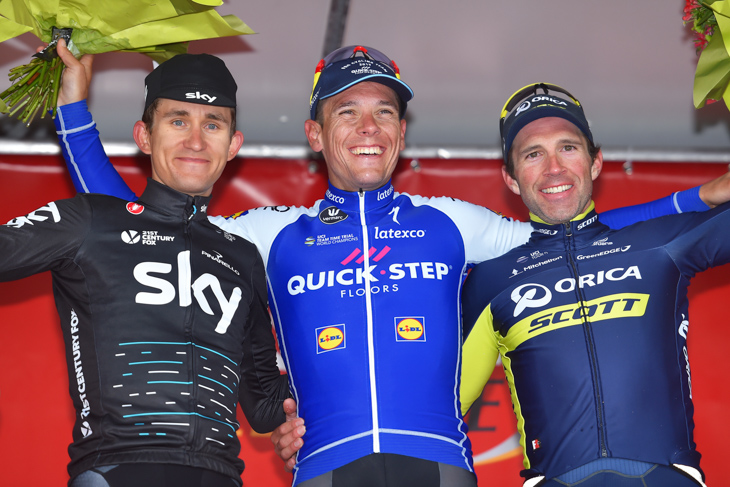 表彰台 2位ミカル・クウィアトコウスキー(ポーランド、チームスカイ)、1位フィリップ・ジルベール(ベルギー、クイックステップフロアーズ)、3位ミヒャエル・アルバジーニ(スイス、オリカ・スコット)