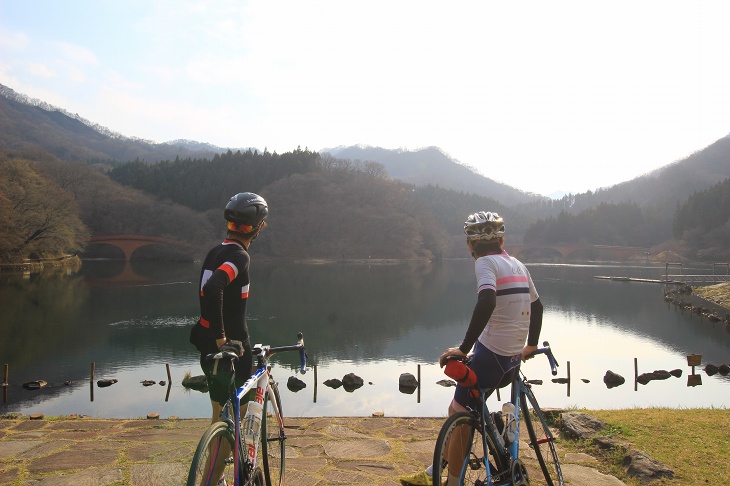 静寂な水面が美しい碓氷湖