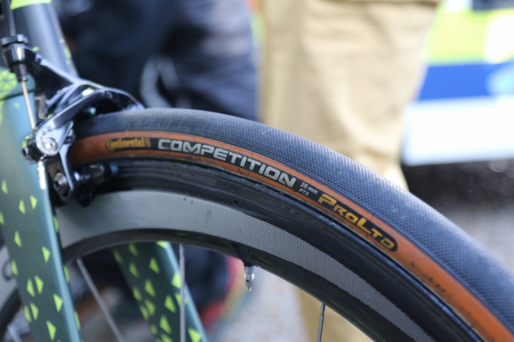 タイヤは28㎜幅のコンチネンタル COMPETITION PRO LTD