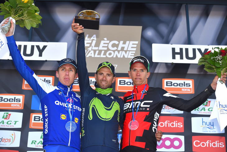 表彰台 2位ダニエル・マーティン(アイルランド、クイックステップフロアーズ)、1位アレハンドロ・バルベルデ(スペイン、モビスター)、3位ディラン・トゥーンス(ベルギー、BMCレーシング)