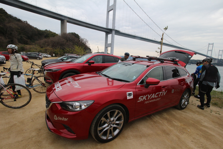 それぞれタイプの違う4台のマツダ車に分乗しての試乗会だ