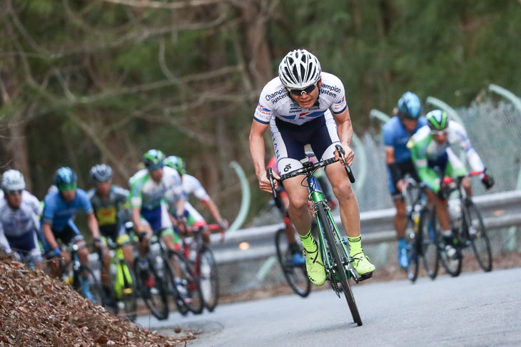 ラスト4km、アタックした野中竜馬(キナンサイクリングチーム)