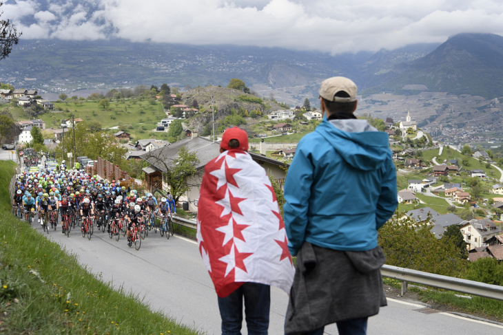 1級山岳シャンペリーを目指すプロトン