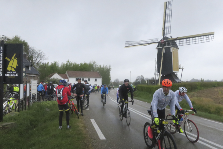 オランダといえば風車の風景