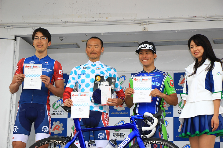 7時間エンデューロ　ソロ表彰式。優勝は高岡亮寛選手（Roppongi Express）