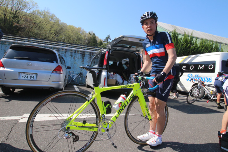 Y’s Roadのスタッフがバイクのメカニックチェックを行う