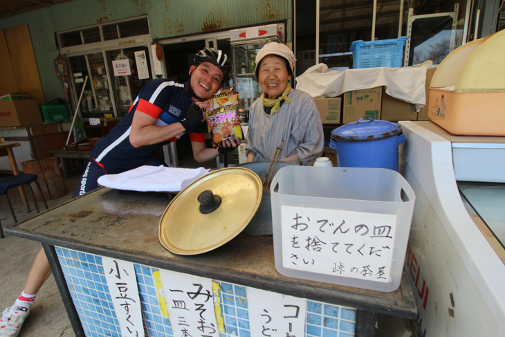 定峰峠の茶屋はサイクリストの休憩スポット