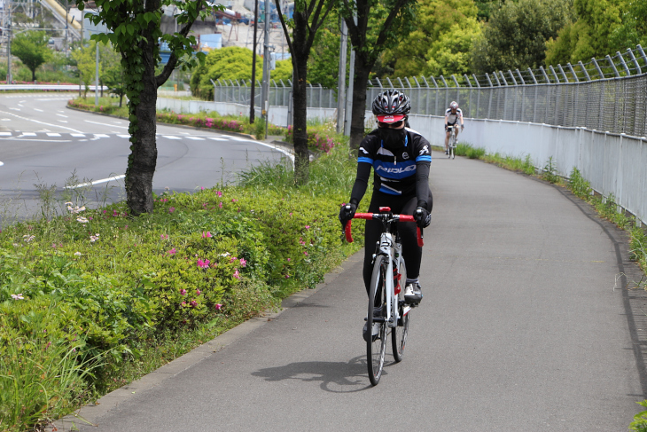 連光寺坂は安全を考え、歩道をゆっくり走ることに