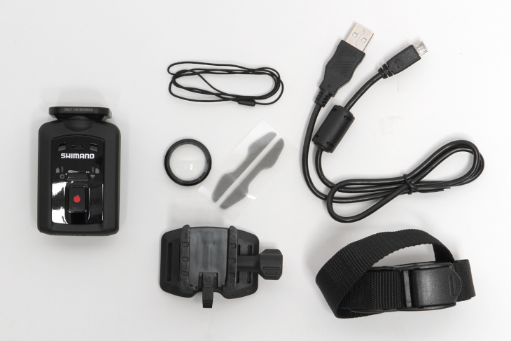 シマノ CM-1100セット 脱落防止ストラップやヘルメットマウントなどが付属する